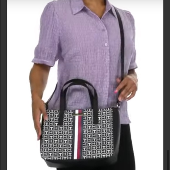 Sold elsewhere TOMMY HILFIGER Women Navy Waverly All
Over Monogram Print - Picture 12 of 12